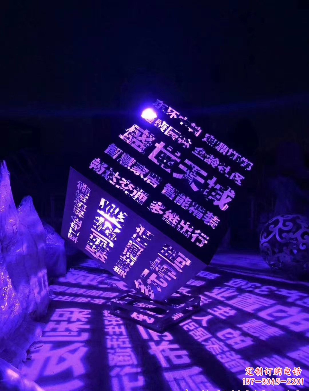 泰州不锈钢魔方景观雕塑222