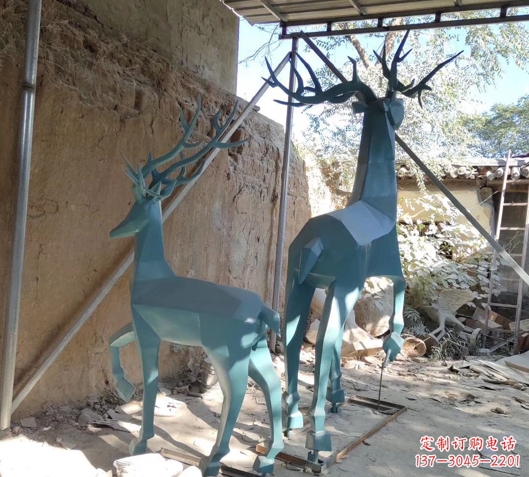 泰州不锈钢切面景观鹿雕塑——给景观增添优雅