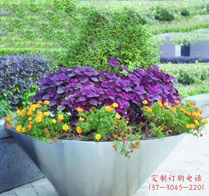 泰州不锈钢花盆雕塑艺术之美