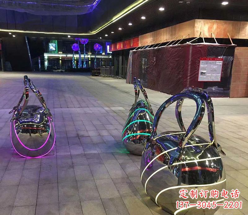 泰州不锈钢手提包雕塑精美艺术品