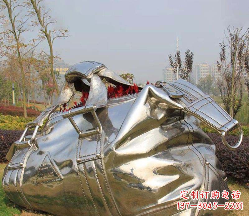 泰州精美不锈钢手提包雕塑