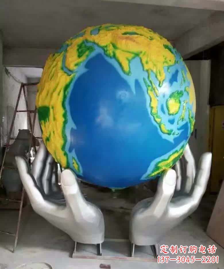 泰州不锈钢手托地球雕塑精美的艺术作品