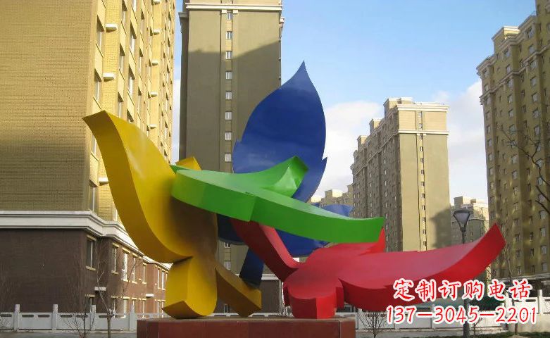 泰州不锈钢树叶景观雕塑美丽而精致