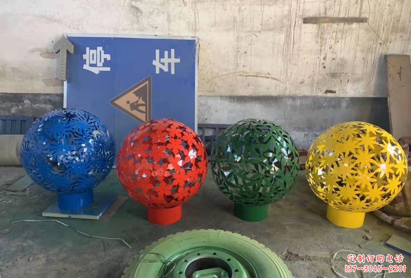 泰州灵动树叶镂空球雕塑景观