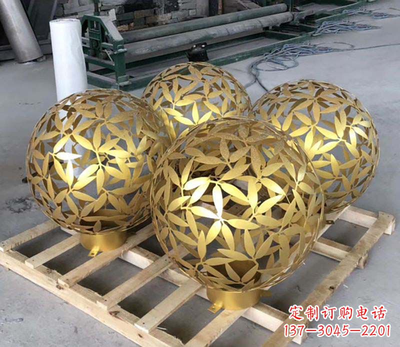 泰州不锈钢树叶镂空球的美妙景观