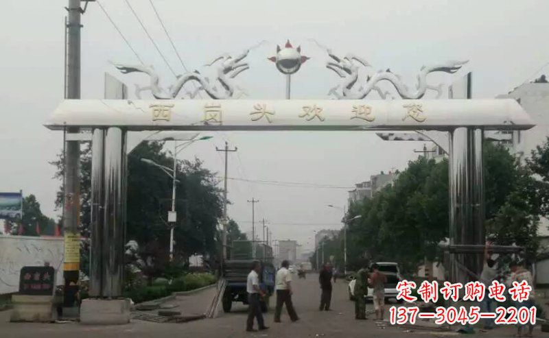 泰州不锈钢双龙戏珠牌坊传承文化的雕塑之美