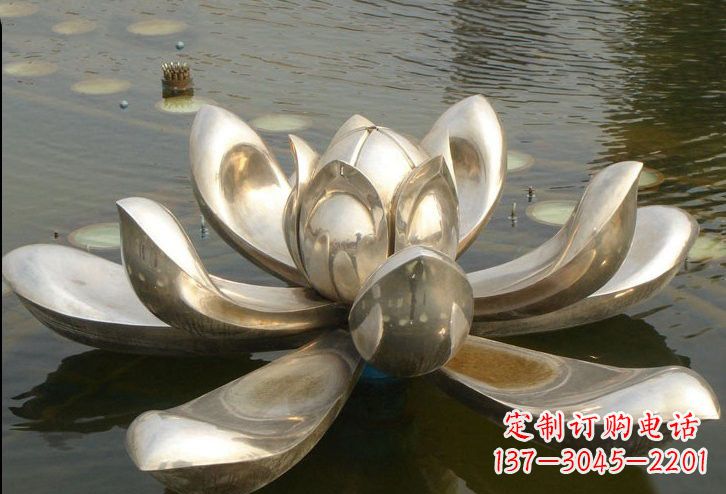 泰州不锈钢水面上的莲花雕塑