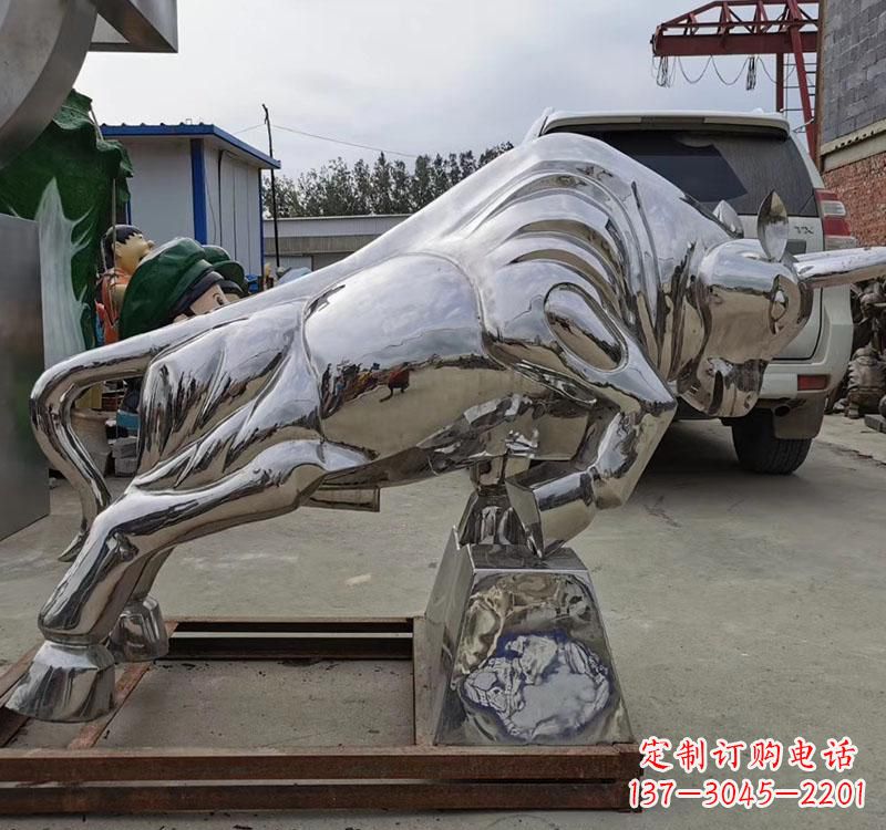 泰州不锈钢拓荒牛雕塑象征勇敢和拼搏
