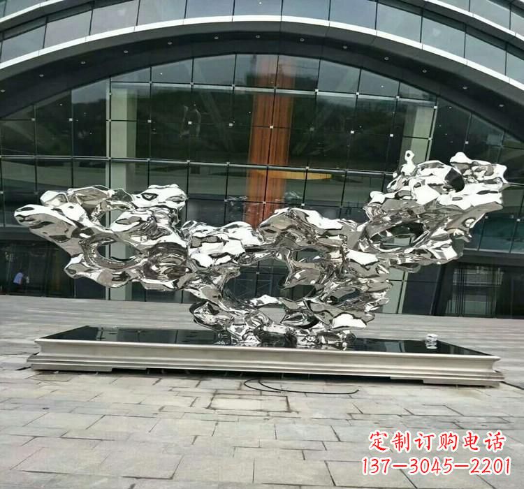 泰州灵动的太湖石雕塑