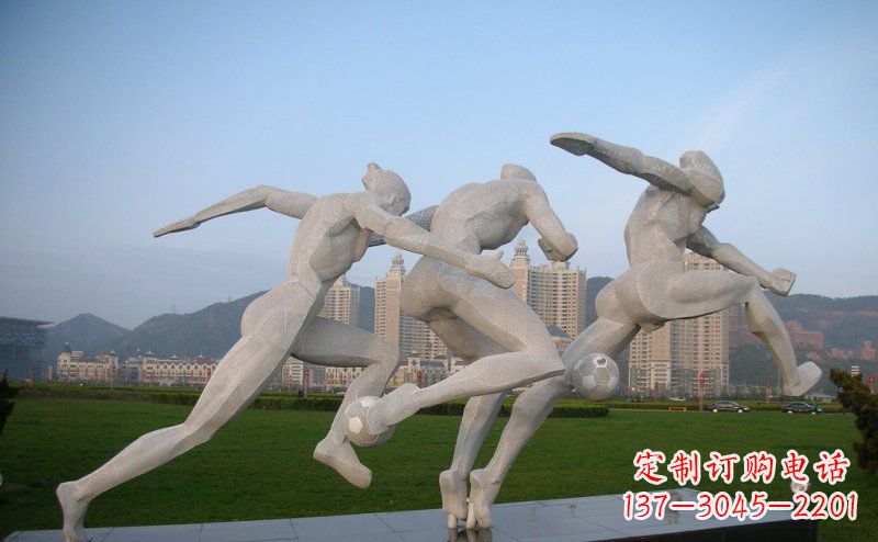 泰州足球雕塑给公园景观增色