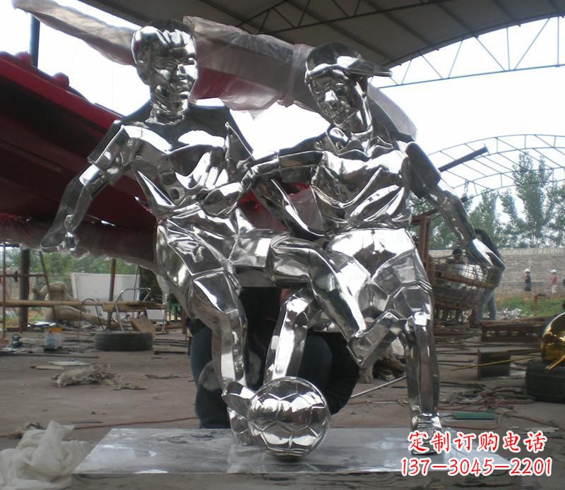 泰州展现足球精神的不锈钢雕塑