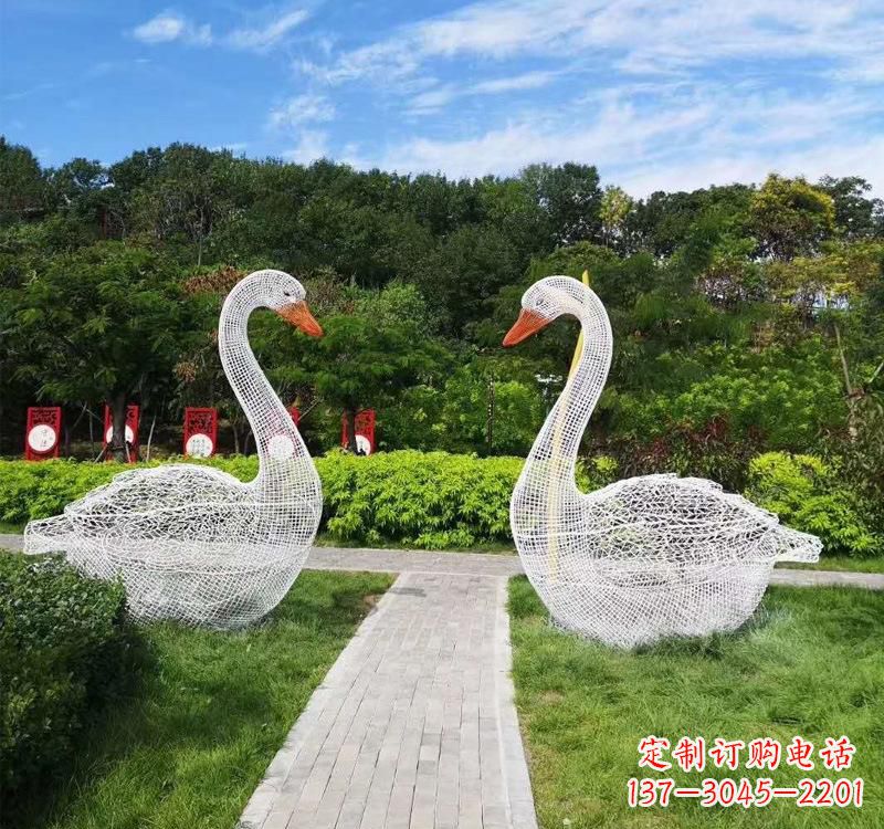 泰州不锈钢天鹅雕塑——象征着爱与和平
