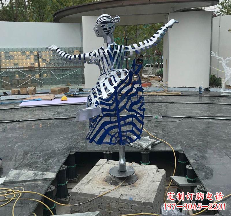 泰州不锈钢女孩——精美雕塑