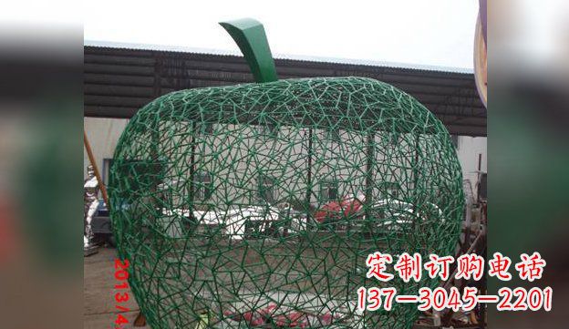 泰州不锈钢网制作的苹果雕塑——精致且耐久