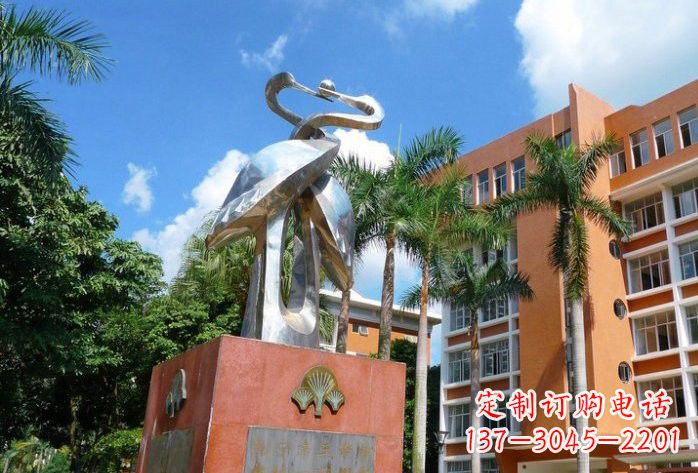 泰州不锈钢仙鹤雕塑美丽而神秘