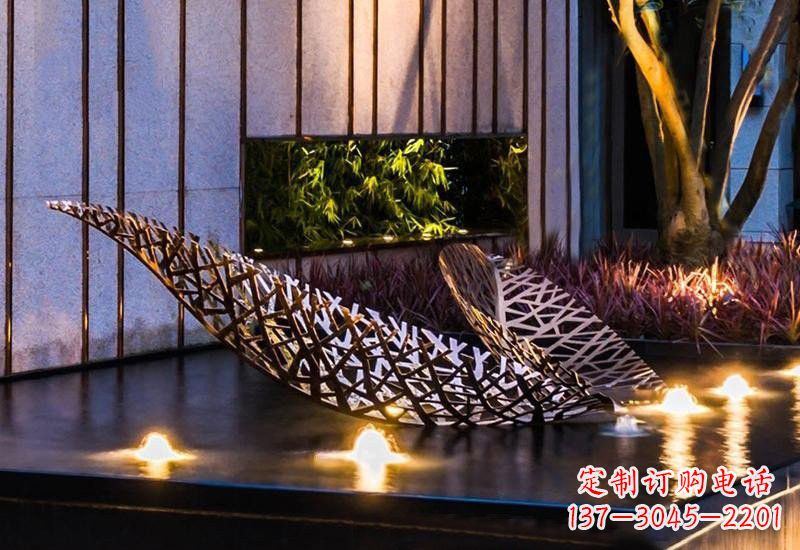 泰州不锈钢小区镂空树叶雕塑给小区添彩