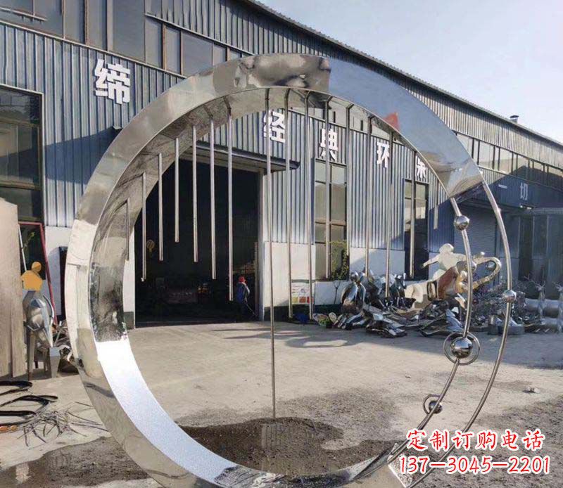 泰州不锈钢旋转流水圆环雕塑