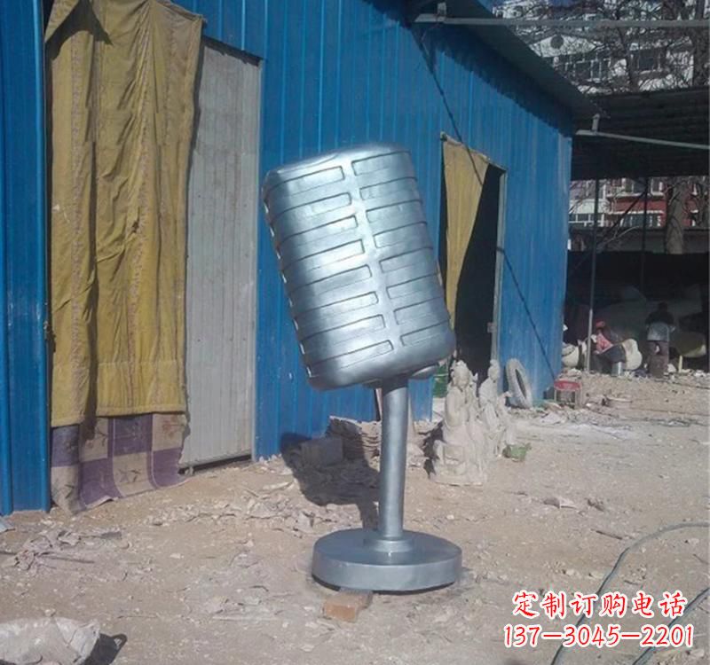 泰州不锈钢艺术话筒雕塑——传承精神文化