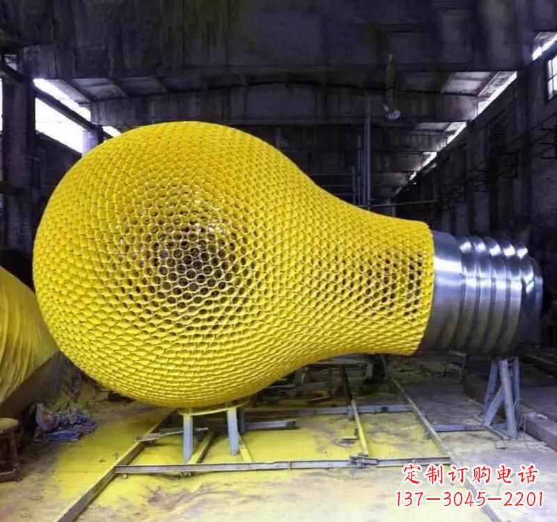 泰州不锈钢灯泡雕塑精美而又抢眼