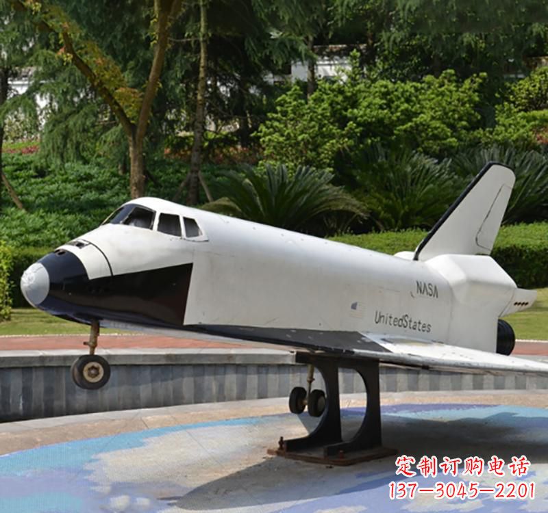 泰州不锈钢飞机雕塑给空中增添梦幻氛围