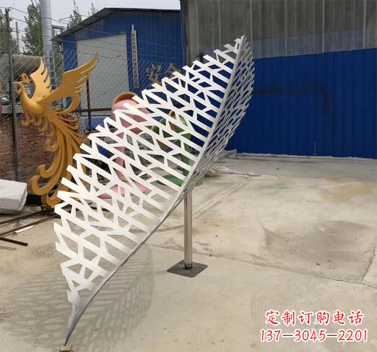 泰州不锈钢园林树叶雕塑