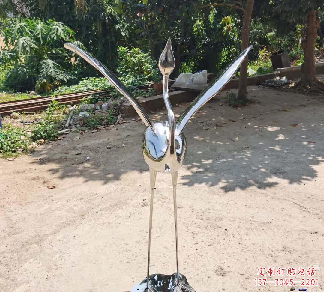 泰州不锈钢仙鹤雕塑——传承灵动之美