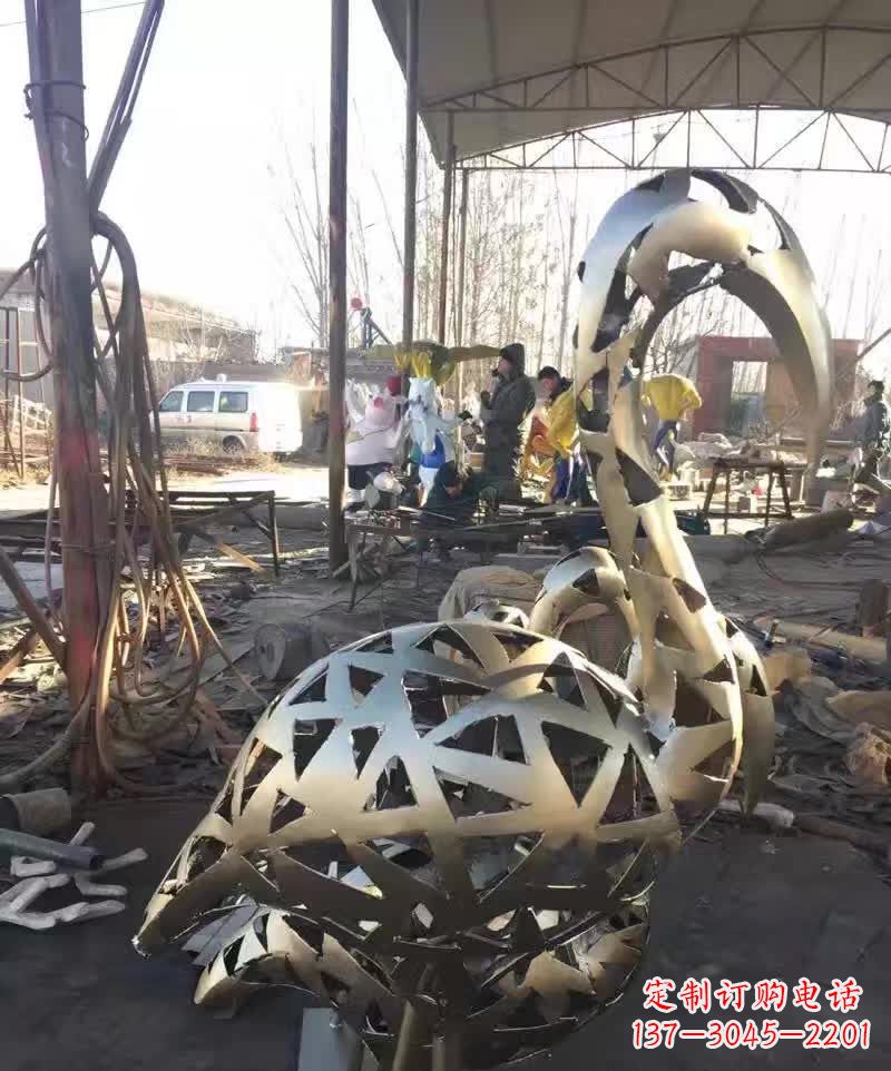 泰州不锈钢天鹅雕塑象征着幸福的美好