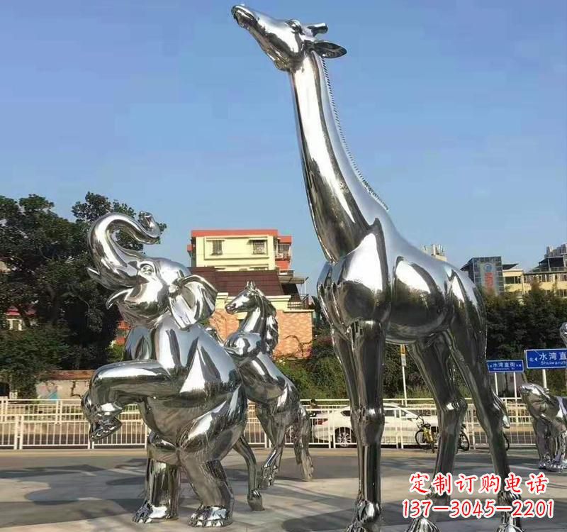 泰州长颈鹿雕塑精美而优雅