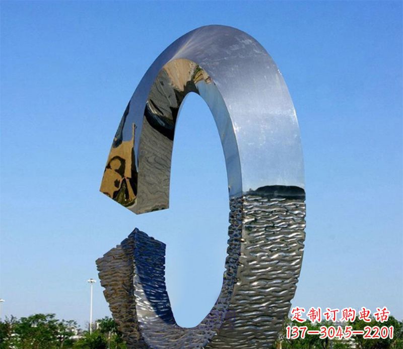 泰州环绕着美好的景观雕塑