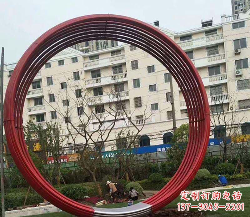 泰州不锈钢圆环雕塑精致而经久耐用