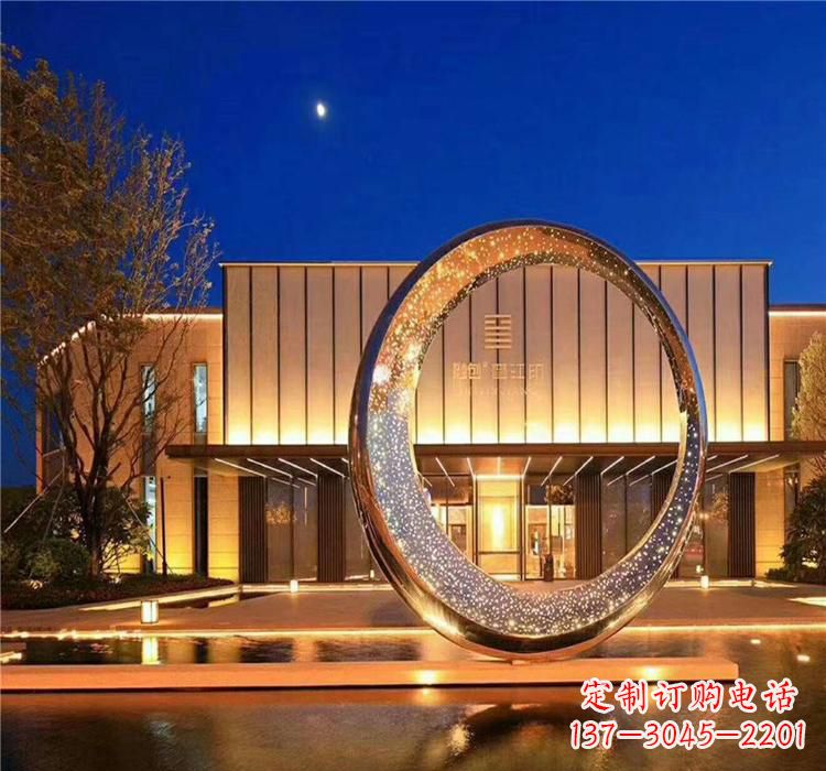 泰州不锈钢圆环雕塑给空间增添无限美感