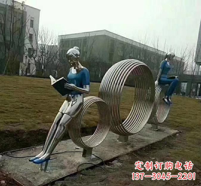 泰州圆环读书人雕塑