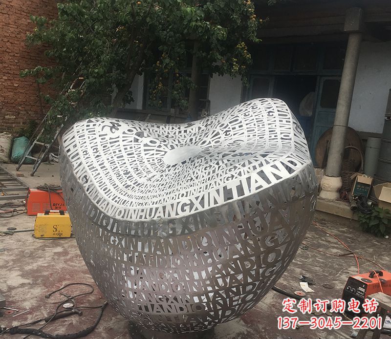 泰州不锈钢元宝雕塑精美外形与精美文化
