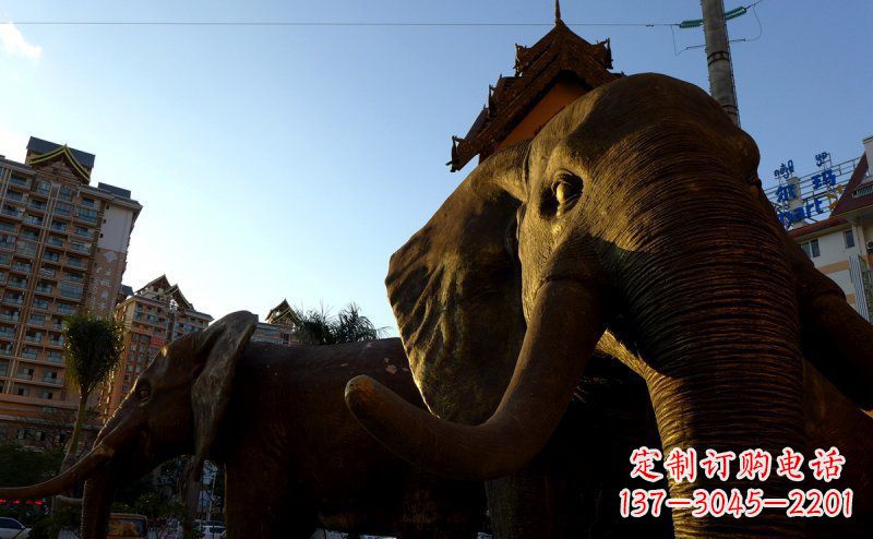 泰州步行街上的大象雕塑——给街道带来活力