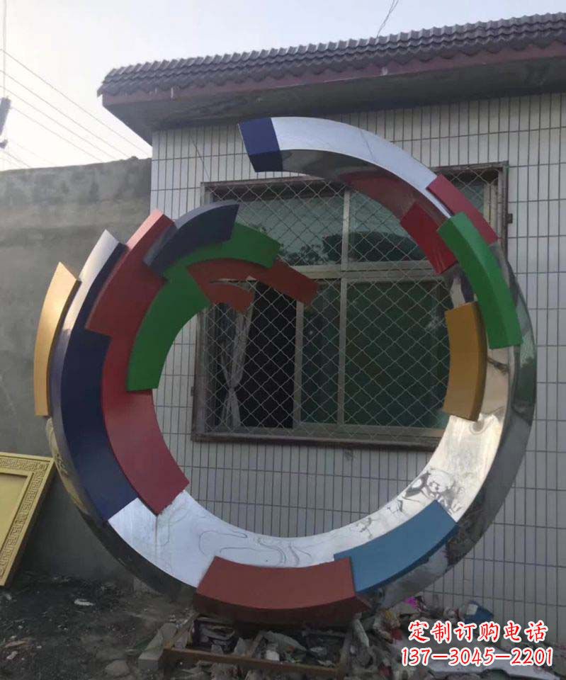 泰州绚烂多彩的不锈钢圆环雕塑