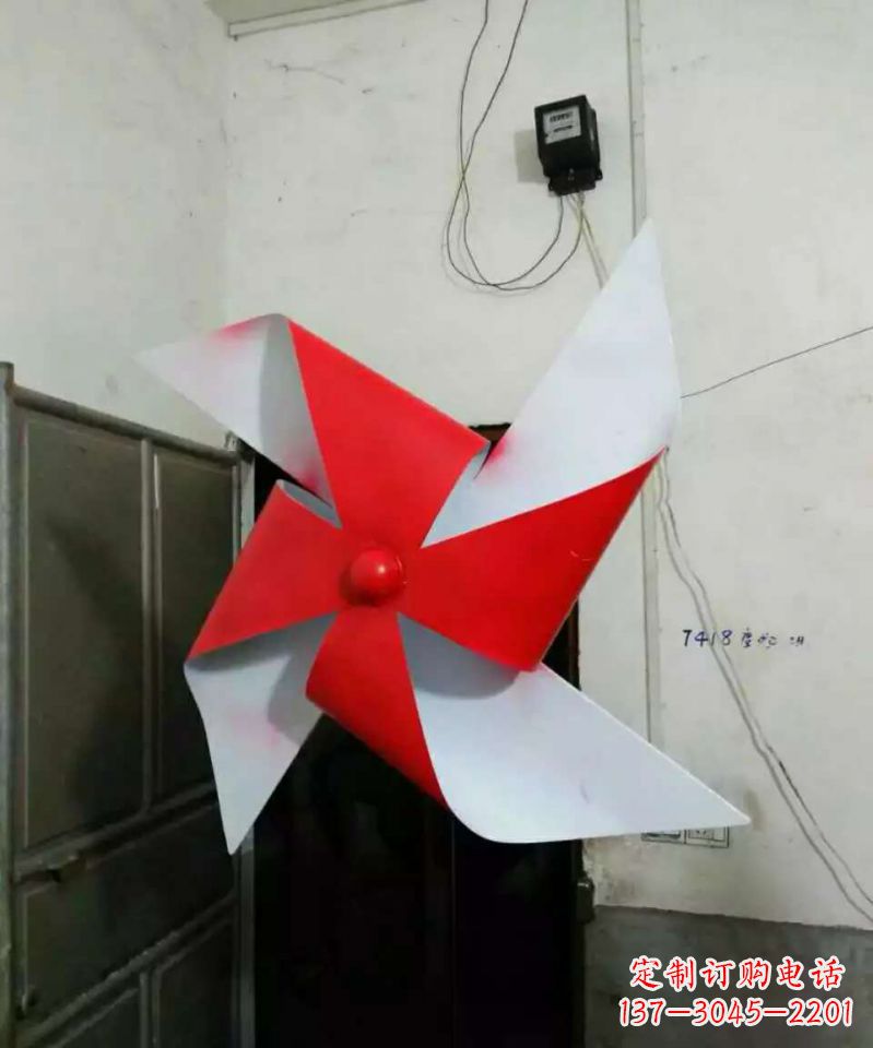 泰州彩色不锈钢风车雕塑色彩缤纷的艺术瑰宝