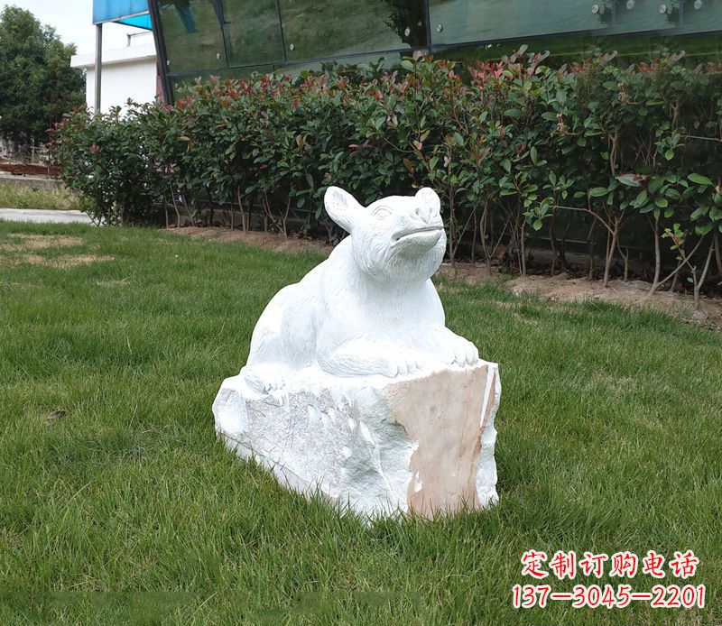 泰州草丛之灵狗熊石雕