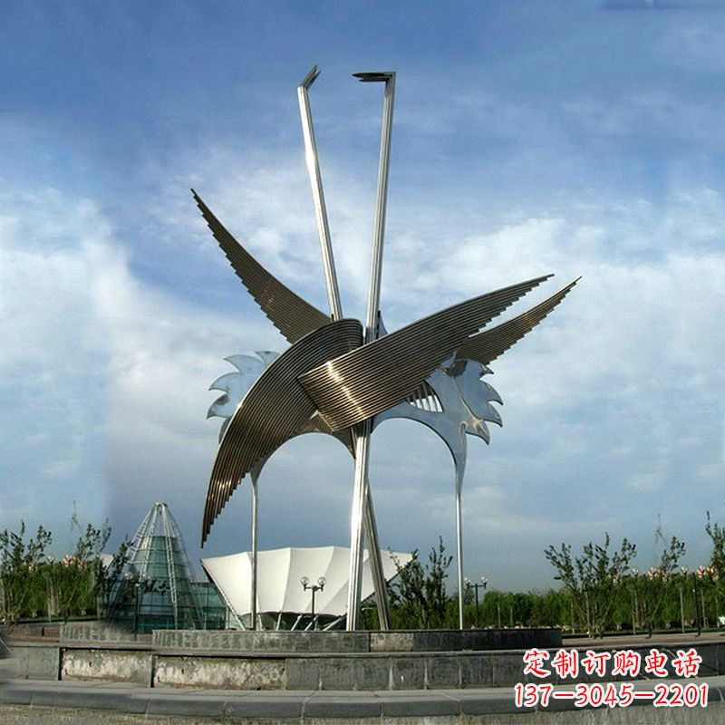 泰州城市广场精美仙鹤雕塑