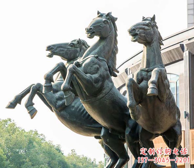 泰州城市广场立马马群铜雕