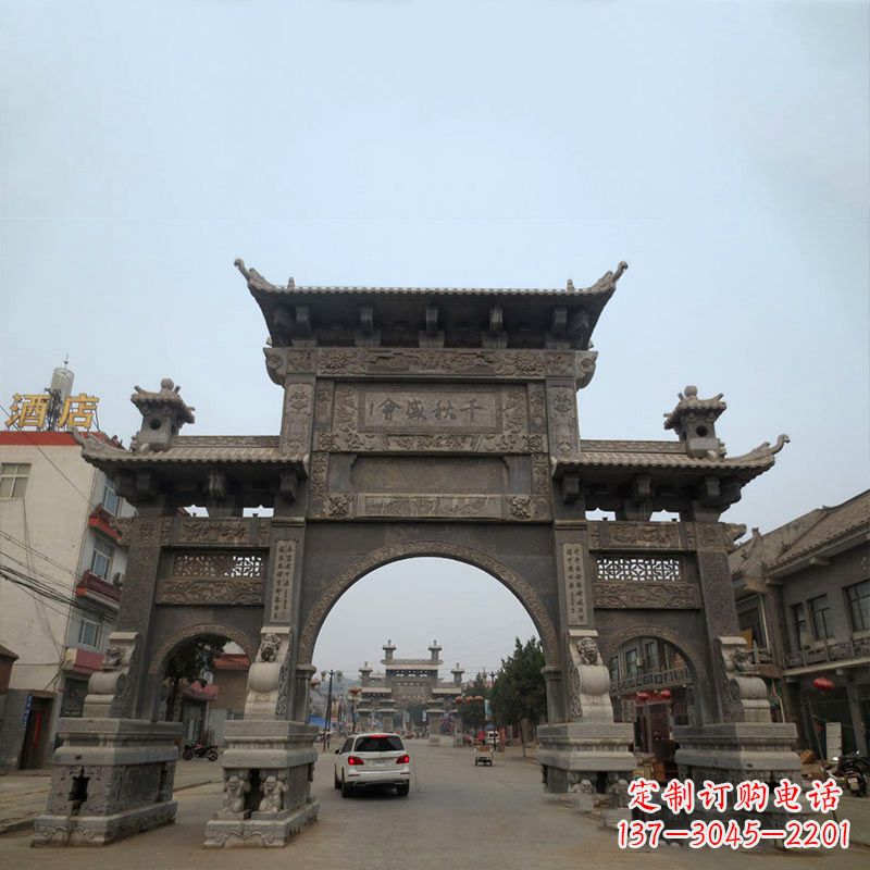泰州城市街道仿古三门石雕牌楼