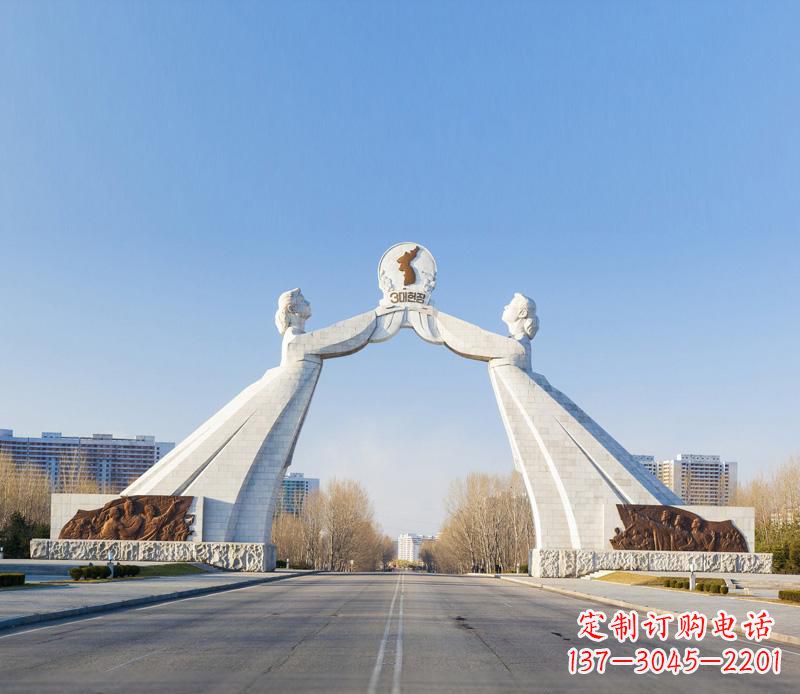 泰州城市街道的拱门雕塑——让城市更加精彩