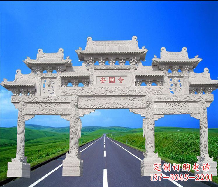 泰州城市中的石雕牌坊雕塑
