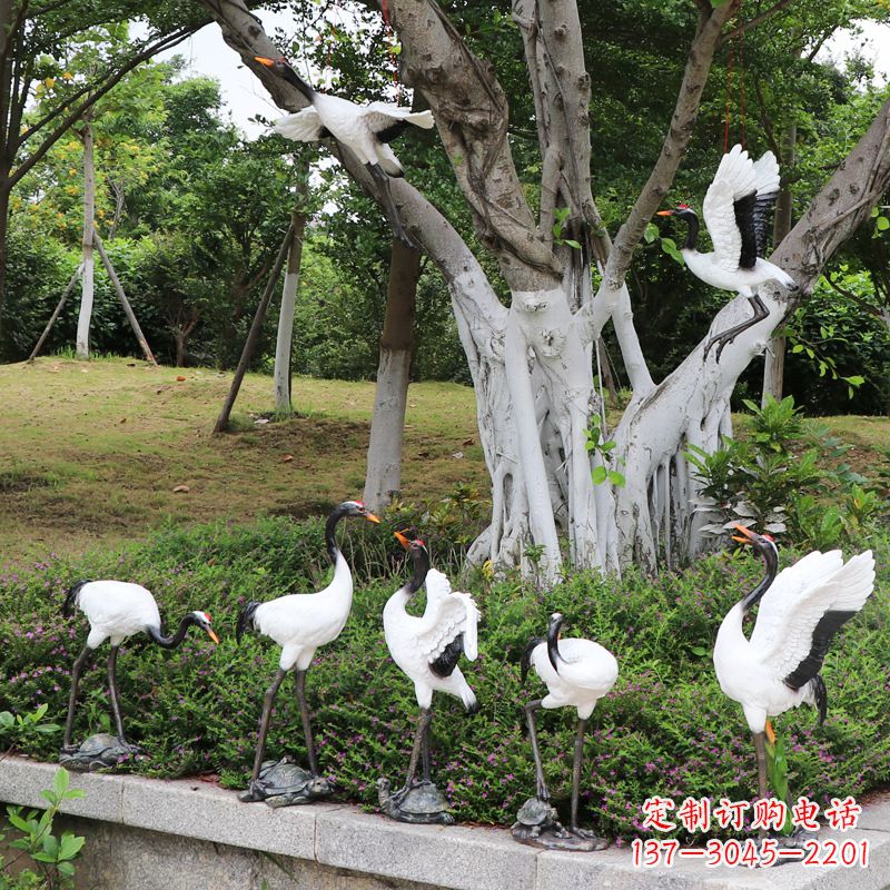 泰州美丽的仙鹤雕塑
