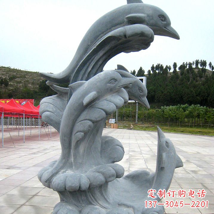 泰州海豚雕塑凝聚着美丽与动感