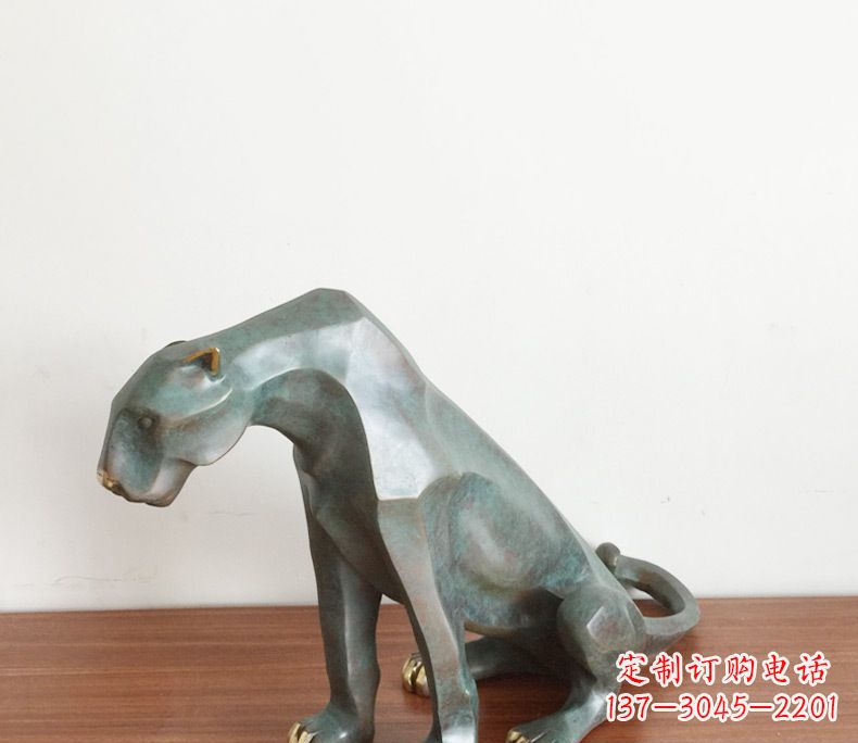 泰州绚丽多彩的豹子动物铜雕