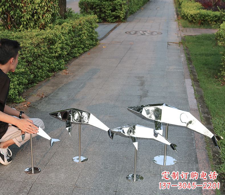泰州抽象不锈钢海豚雕塑