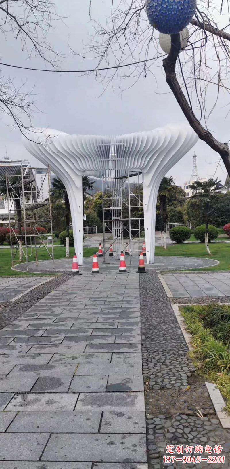 泰州拱门雕塑融入现代设计的古典美感
