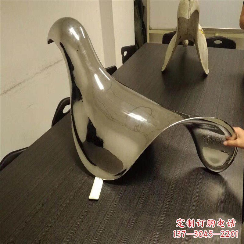 泰州鸽子雕塑——精致的抽象艺术