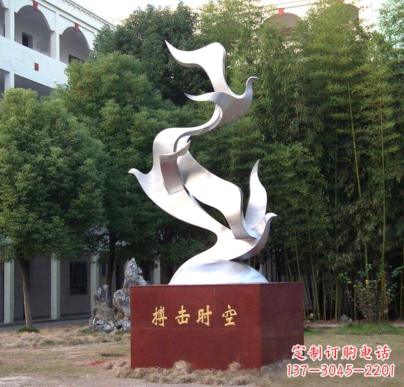 泰州“和平鸽雕塑——象征着和平与爱”