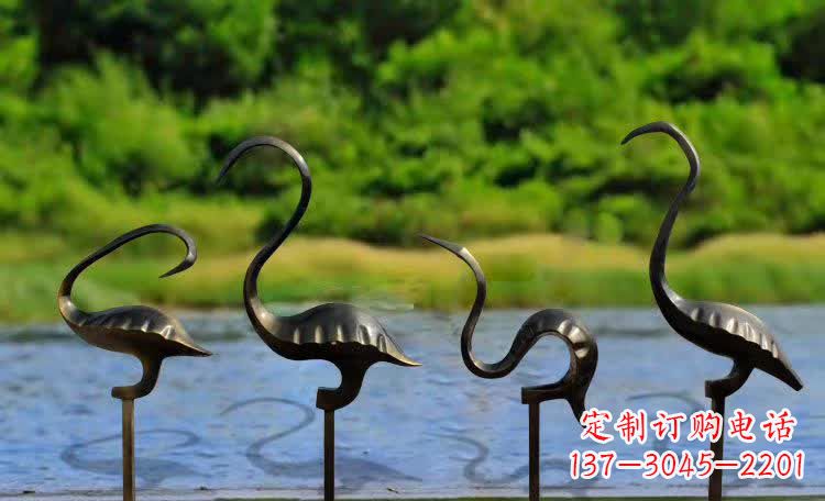 泰州细节雕琢,让仙鹤雕塑活灵活现
